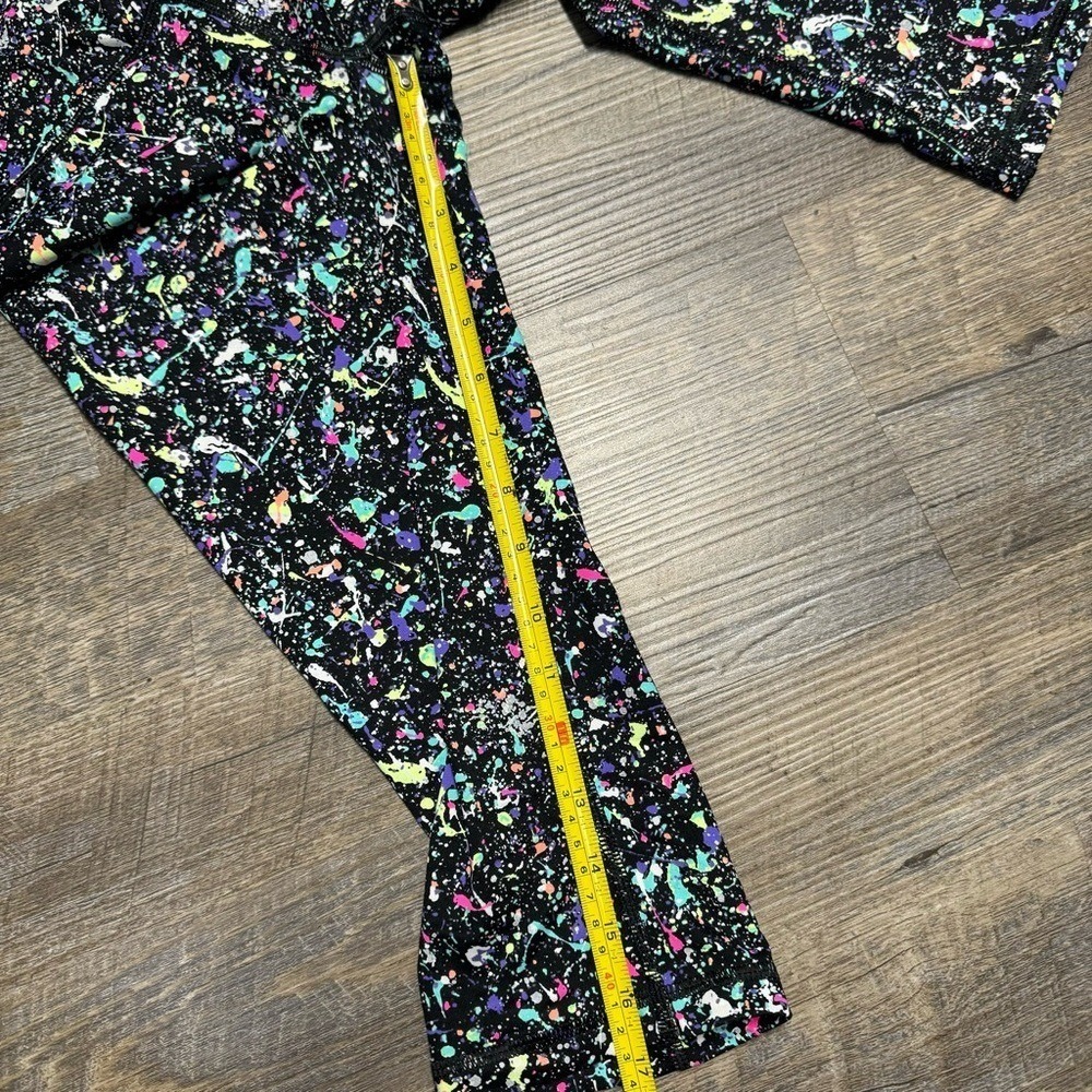 Victoria's Secret VSX Sport Knockout Crop Medium Rise, Splattered Paint, Small - Picture 5 of 7